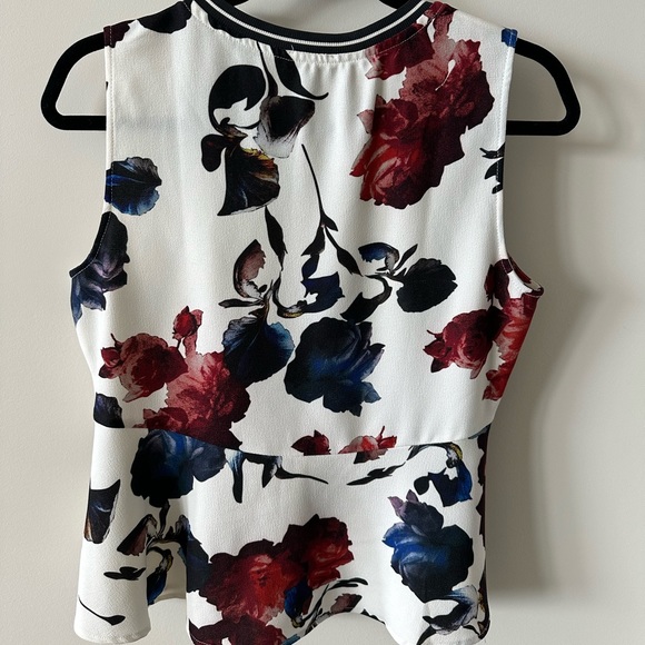 Beautiful floral blouse by Tristan - Picture 2 of 4